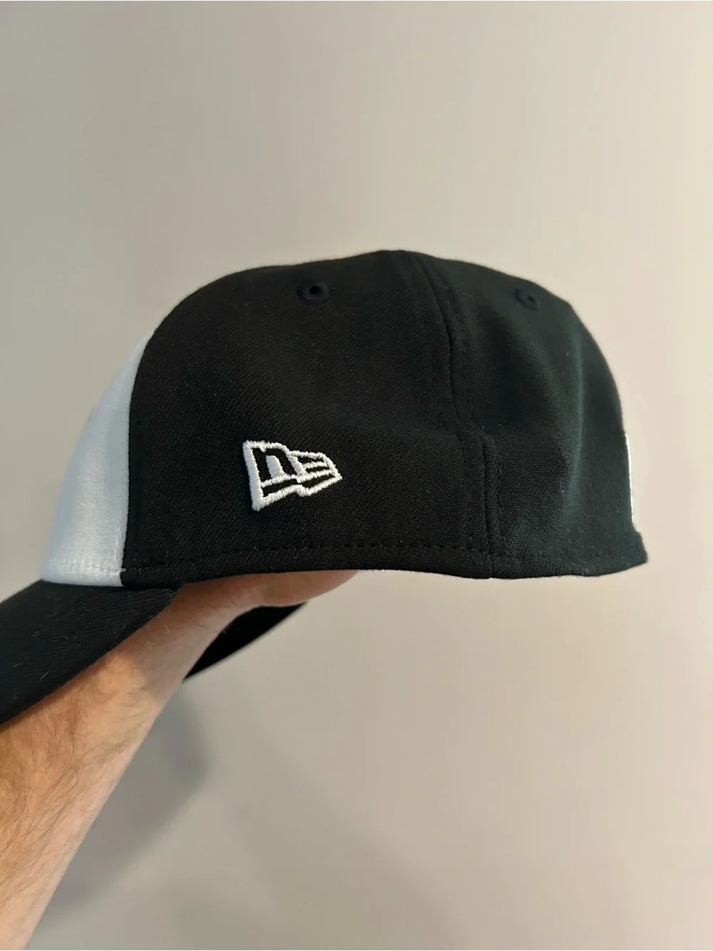 Atlanta Falcons New Era 39THIRTY Hat Cap NFL Crucial Catch Intercept Cancer M/L